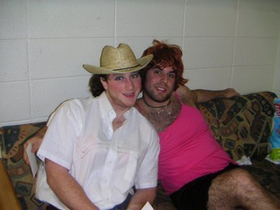 theymightbecompetingagainsteachotherbuttheyrestillfriendsmisstcnj2004.jpg
