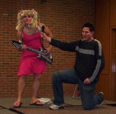 thiscontestantcansingandplayguitarallatthesametimemisstcnj2004.jpg